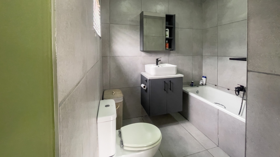 6 Bedroom Property for Sale in Riverside Western Cape